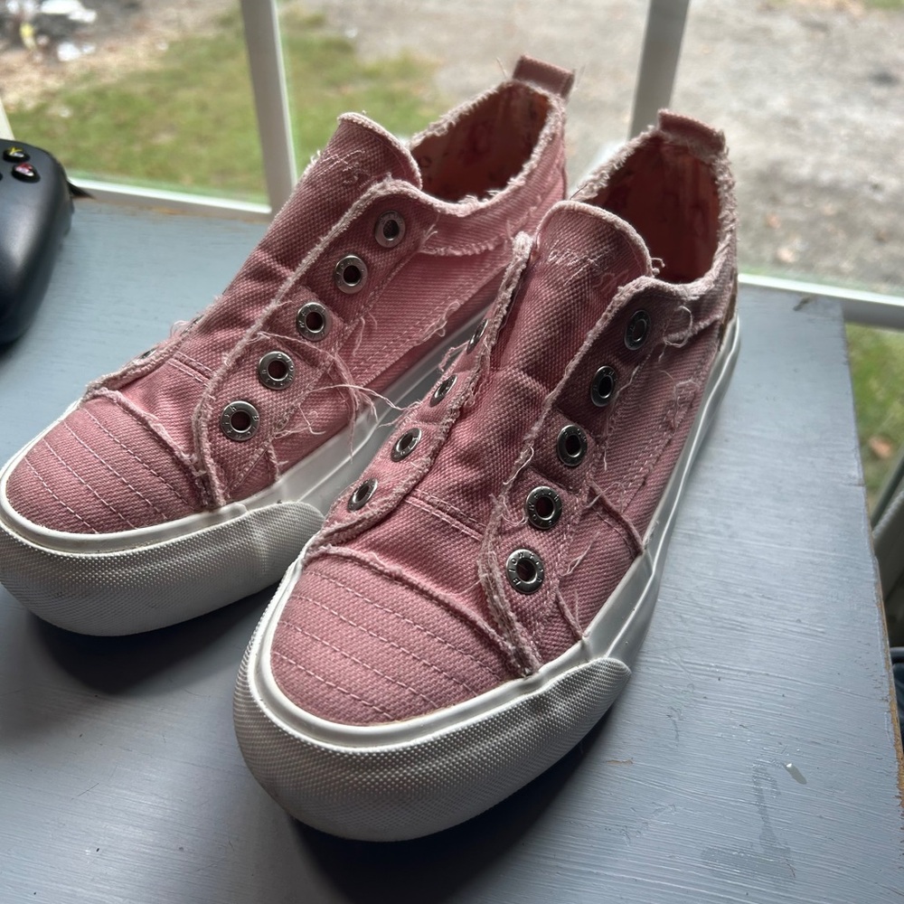 Trendy Pink Canvas Sneakers for Women